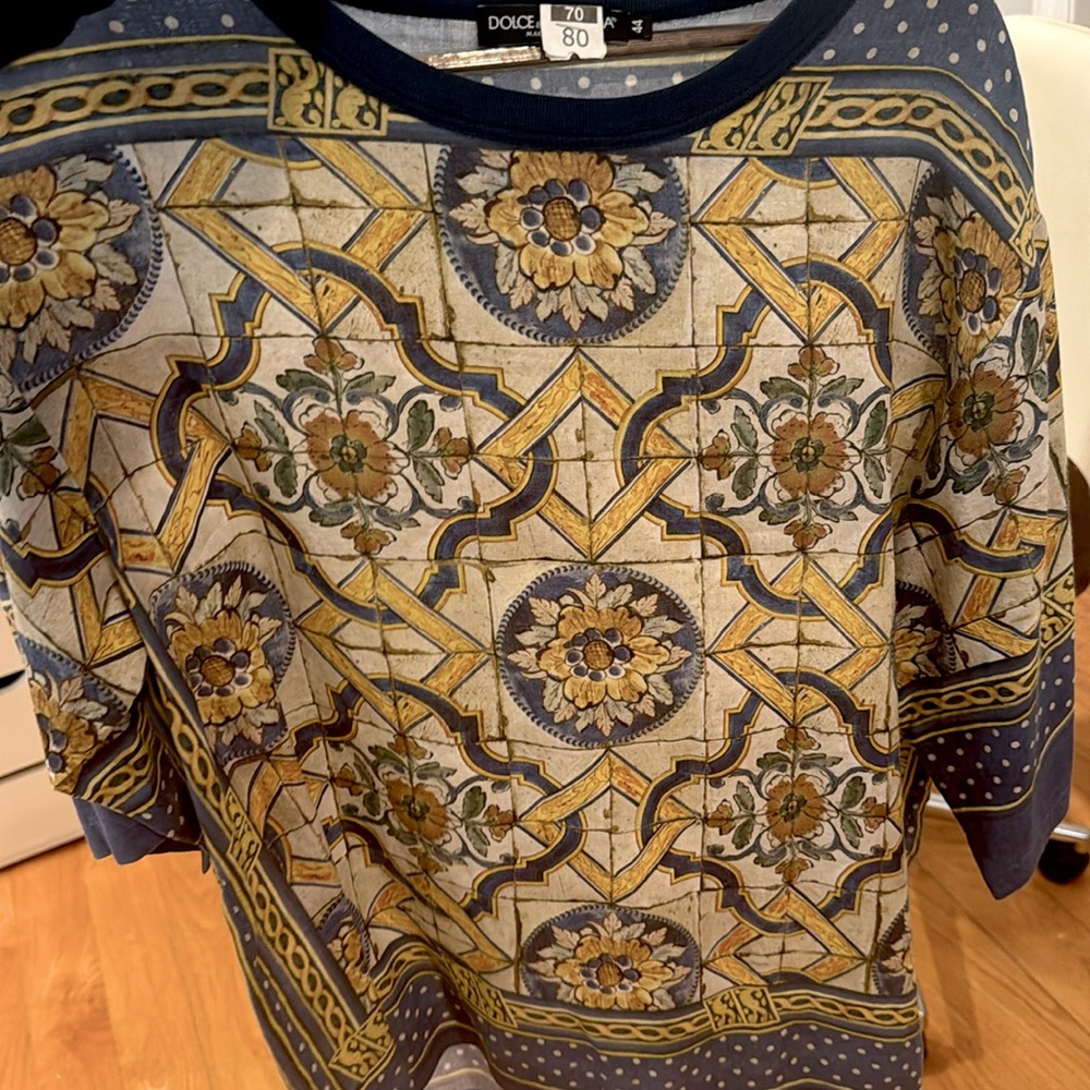 Men’s shirt could be unisex